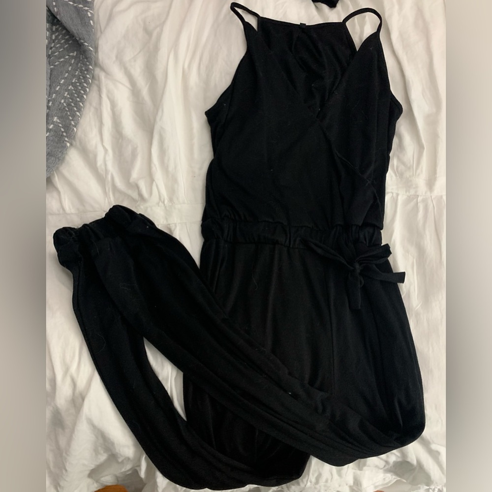 Sleeveless, Black Jumper made of Cotton. Like New, Worn Once.